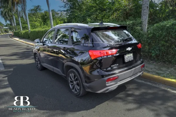 Chevrolet captiva negra 2023 (4)
