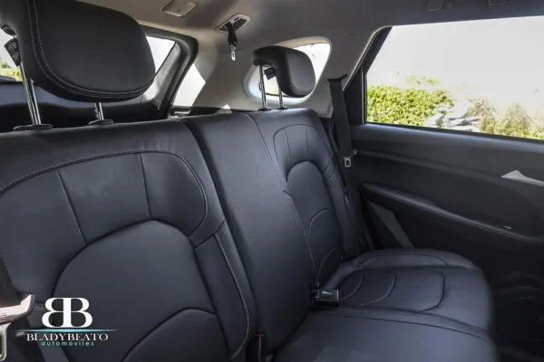 Chevrolet captiva negra 2023 (7)