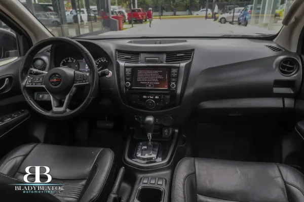 Nissan Frontier PRO4X negra 2022 (11)