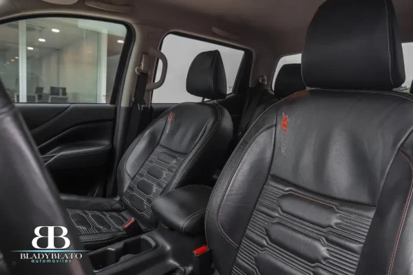 Nissan Frontier PRO4X negra 2022 (4)
