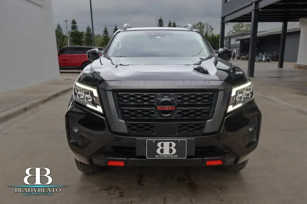 Nissan Frontier PRO4X negra 2022 (6)