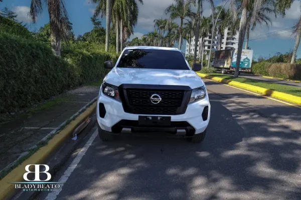 Nissan frontier s 2 cab Blanca 2022 mecánica (4)