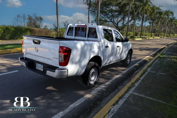Nissan frontier s 2 cab Blanca 2022 mecánica (6)