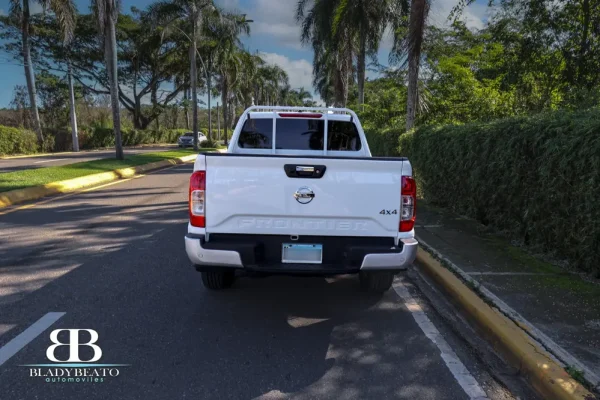 Nissan frontier s 2 cab Blanca 2022 mecánica (7)