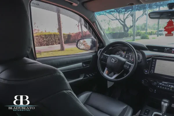 Toyota hilux roja 2022 (10)