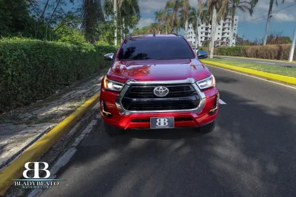 Toyota hilux roja 2022 (11)