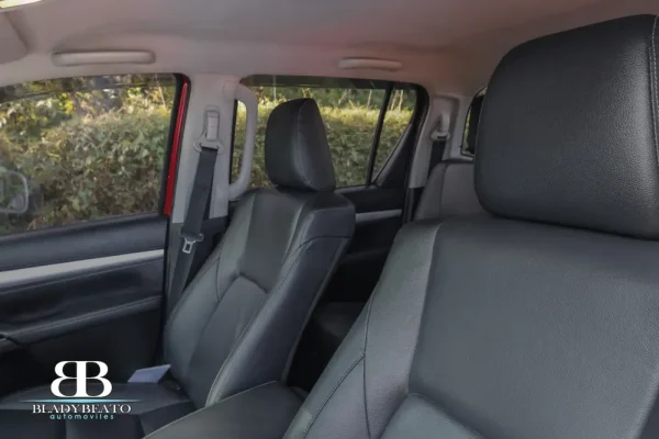 Toyota hilux roja 2022 (2)