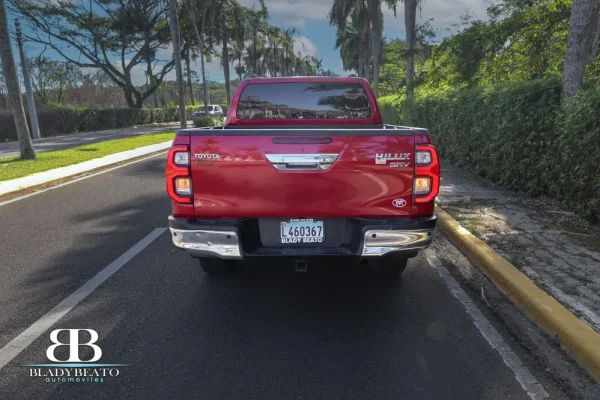 Toyota hilux roja 2022 (7)