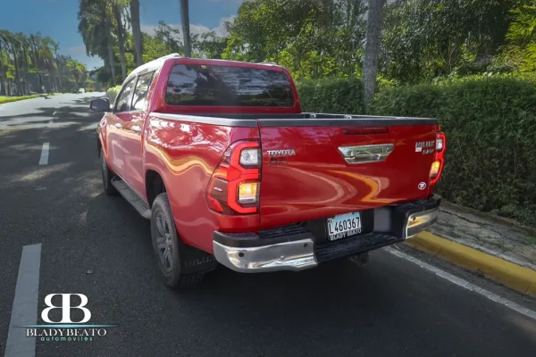 Toyota hilux roja 2022 (8)